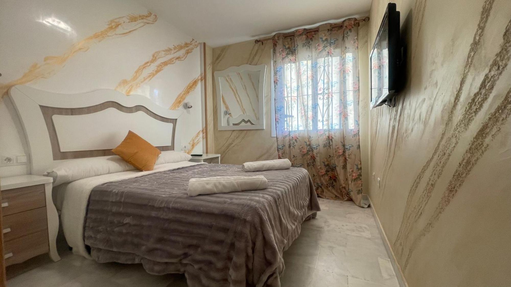 Apartamento Con Vista A La Piscina Lejlighed Benalmádena Eksteriør billede
